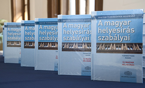 A magyar helyesírás szabályai című könyv a magyar nyelvtan bibliája...