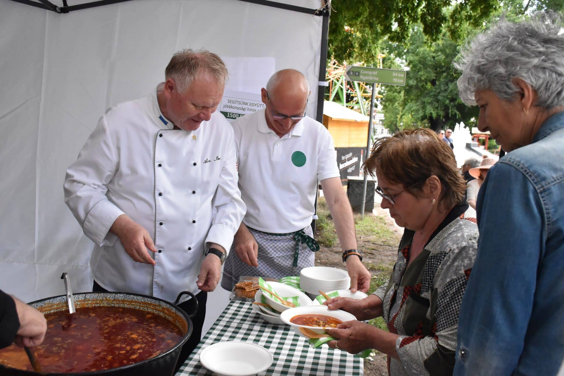 Gulyásleves készül