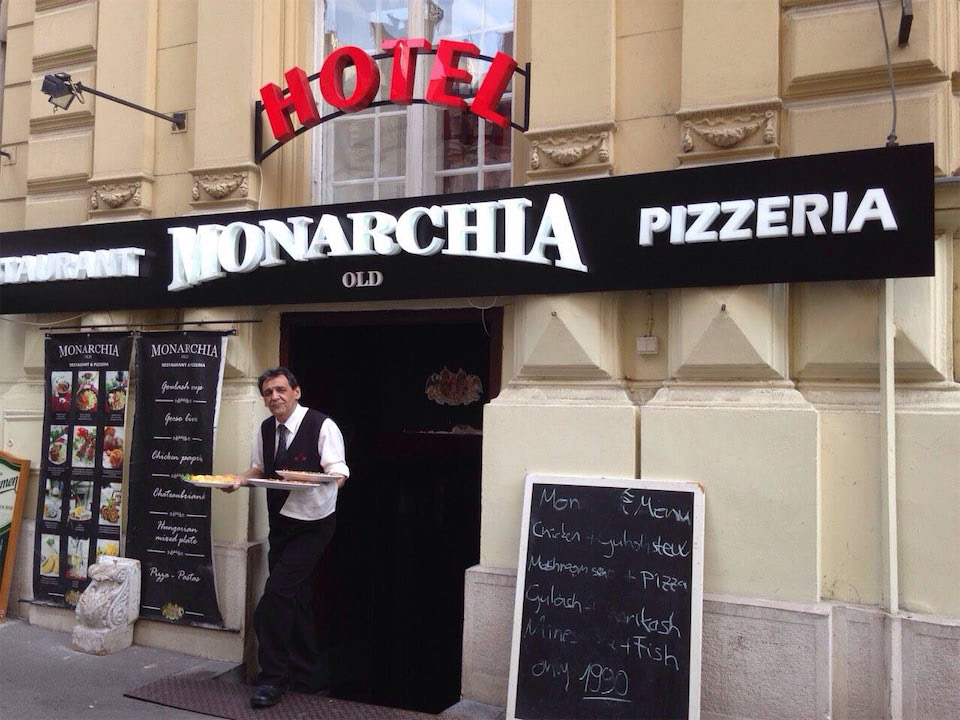 Monarchia