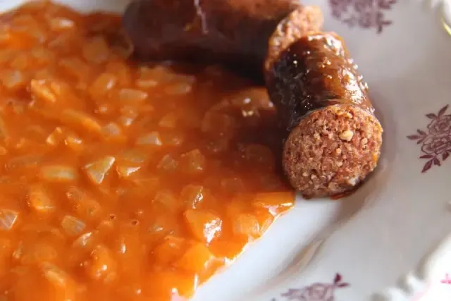 A hagymamártás kolbásszal